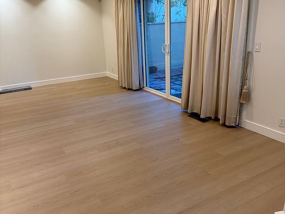 3rd image of 1009 Tulipan Dr