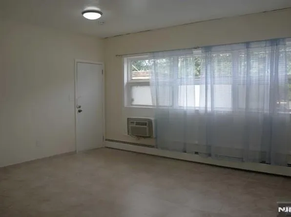 1373 Palisade Ave #1, Teaneck, NJ 07666