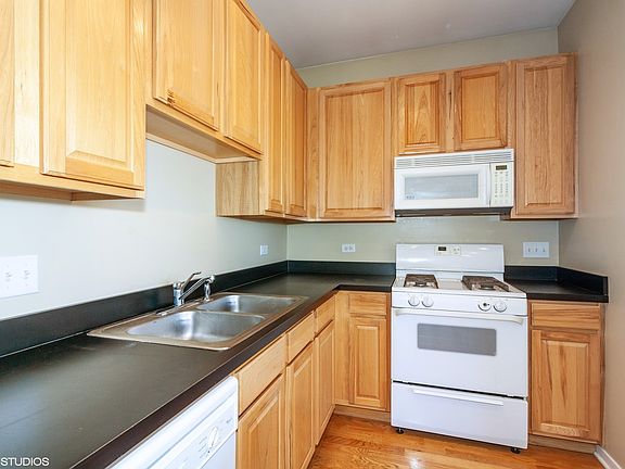 2nd image of 2933 N Clybourn Ave Unit 401