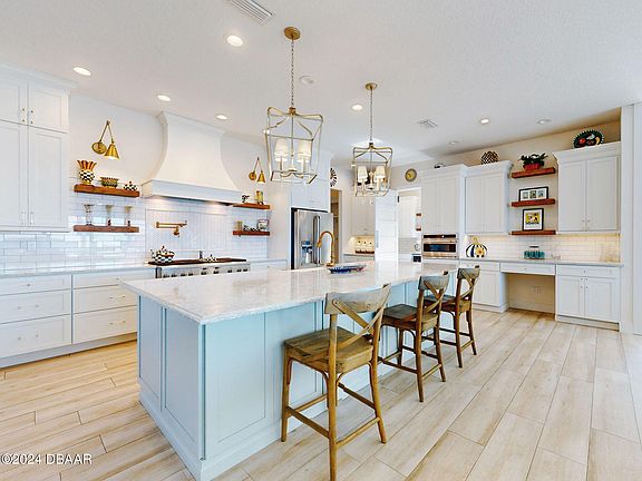 5th image of 112 Venetian Way