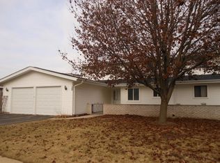 1129 Pinehurst Ln, Schaumburg, IL 60193