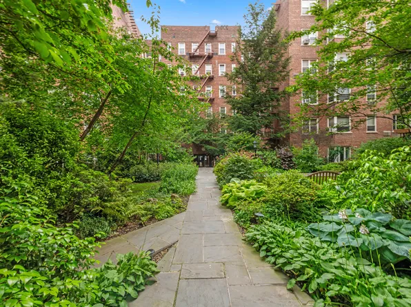 525 East 89th Street 2E image 17 of 18