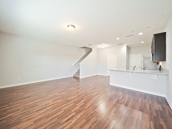 4th image of 437 Oasis Ln