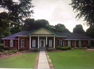 400 Saddle Creek Cir, Roswell, GA 30076