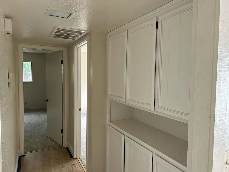 1710 Avondale Ave — Photo 5