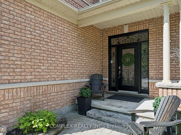 3rd image of 8 Inverary Ct