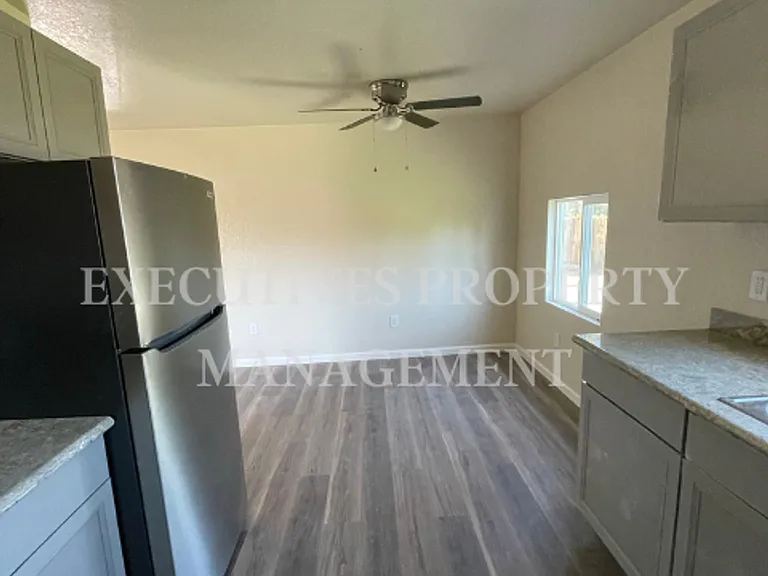 1690 E Stretch Rd — Photo 5