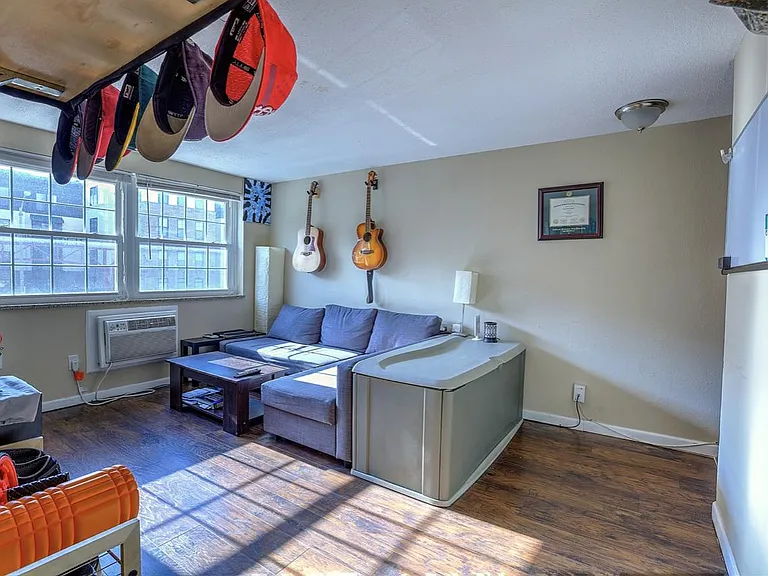4049 W Pine Blvd #311 — Photo 3
