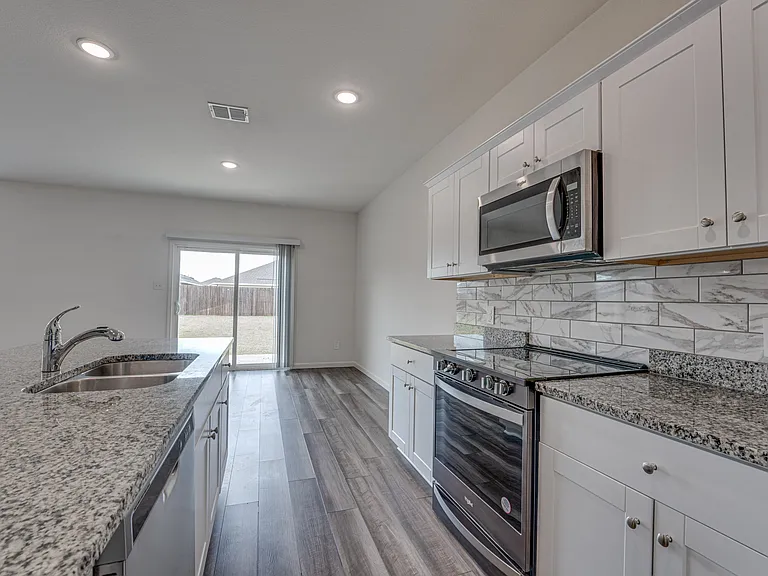 767 Camden Dr — Photo 4