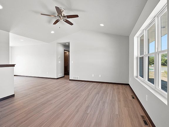 2nd image of 542 Riverview Dr