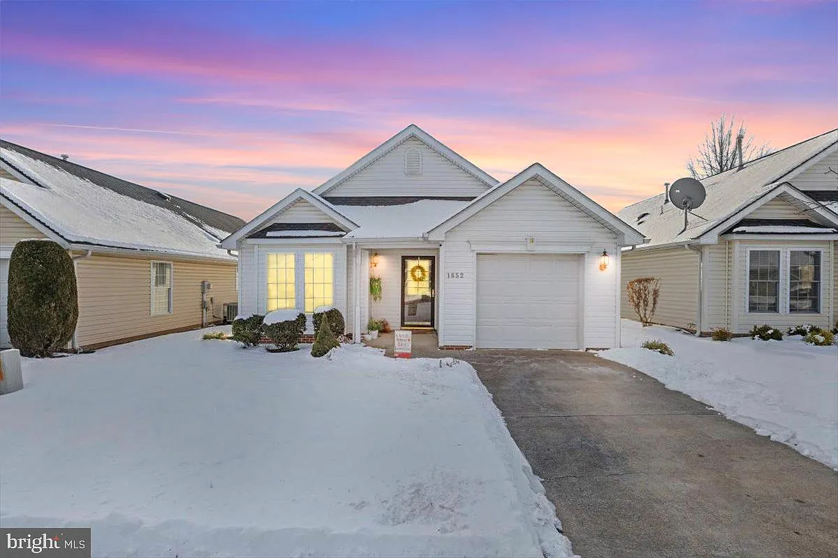 1852 Melvor Ln photo 1