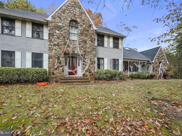 13 Running Water Ct, Medford, NJ 08055
