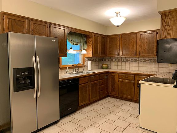 2nd image of 19 Kenwick Cir