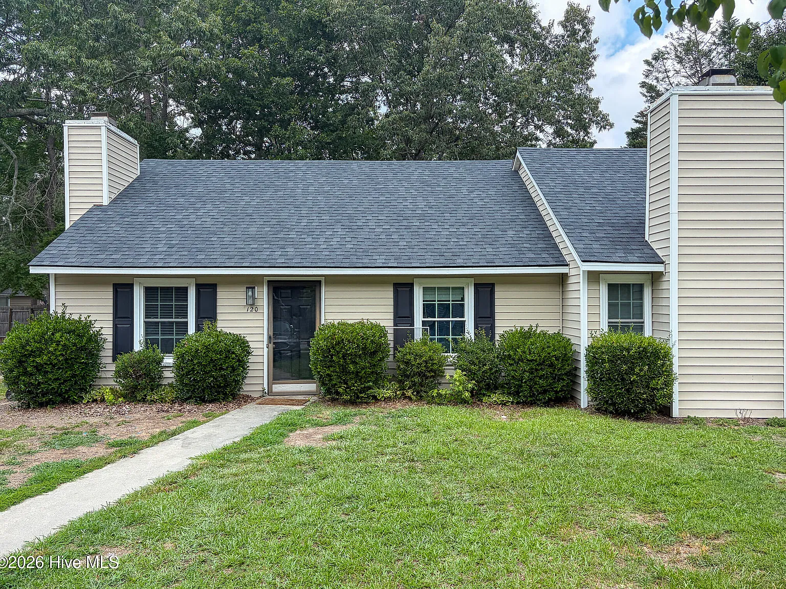 2 bed, 2.0 bath, 948 sqft, $1,100 — Photo 1