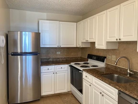 3rd image of 111 W Maple St APT 1111