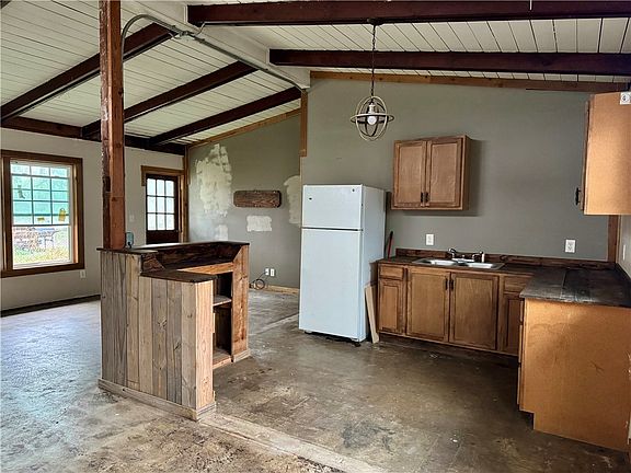 3rd image of 718 E Copano St