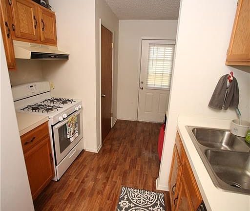 4th image of 1109 Corvadura St