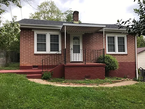 597 Emma Rd Photo 1