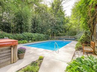 53 Smith Hill Rd, Airmont, NY 10952