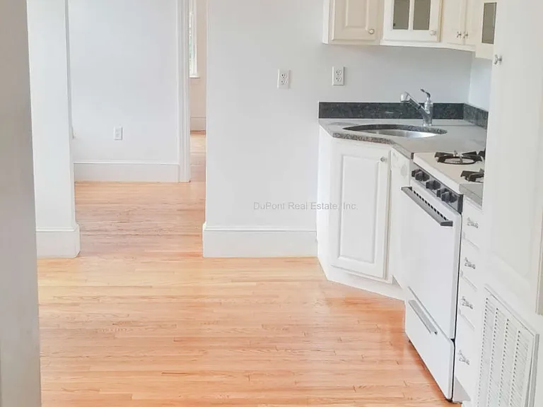321 Hanover St #6 — Photo 2