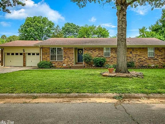 2nd image of 203 Arrowwood Ln