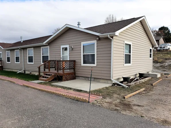 738 S 4th St #1, Glenrock, WY 82637