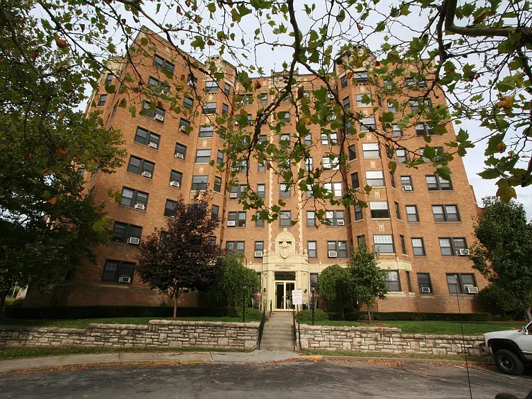 Lowell Apartments — Photo 6