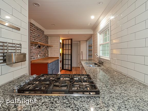 3rd image of 605 Wood Ct