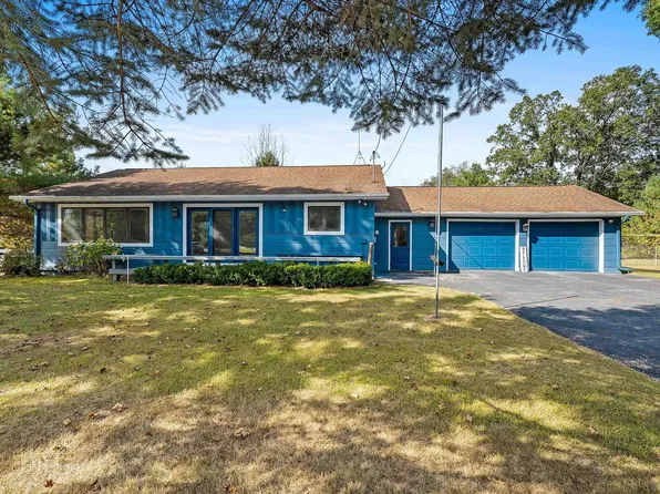901 Fj St, Crivitz, WI 54114