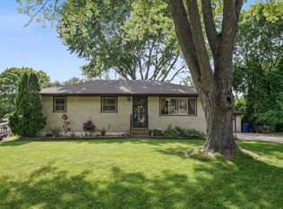 610 Grange Ave N, Oakdale, MN 55128