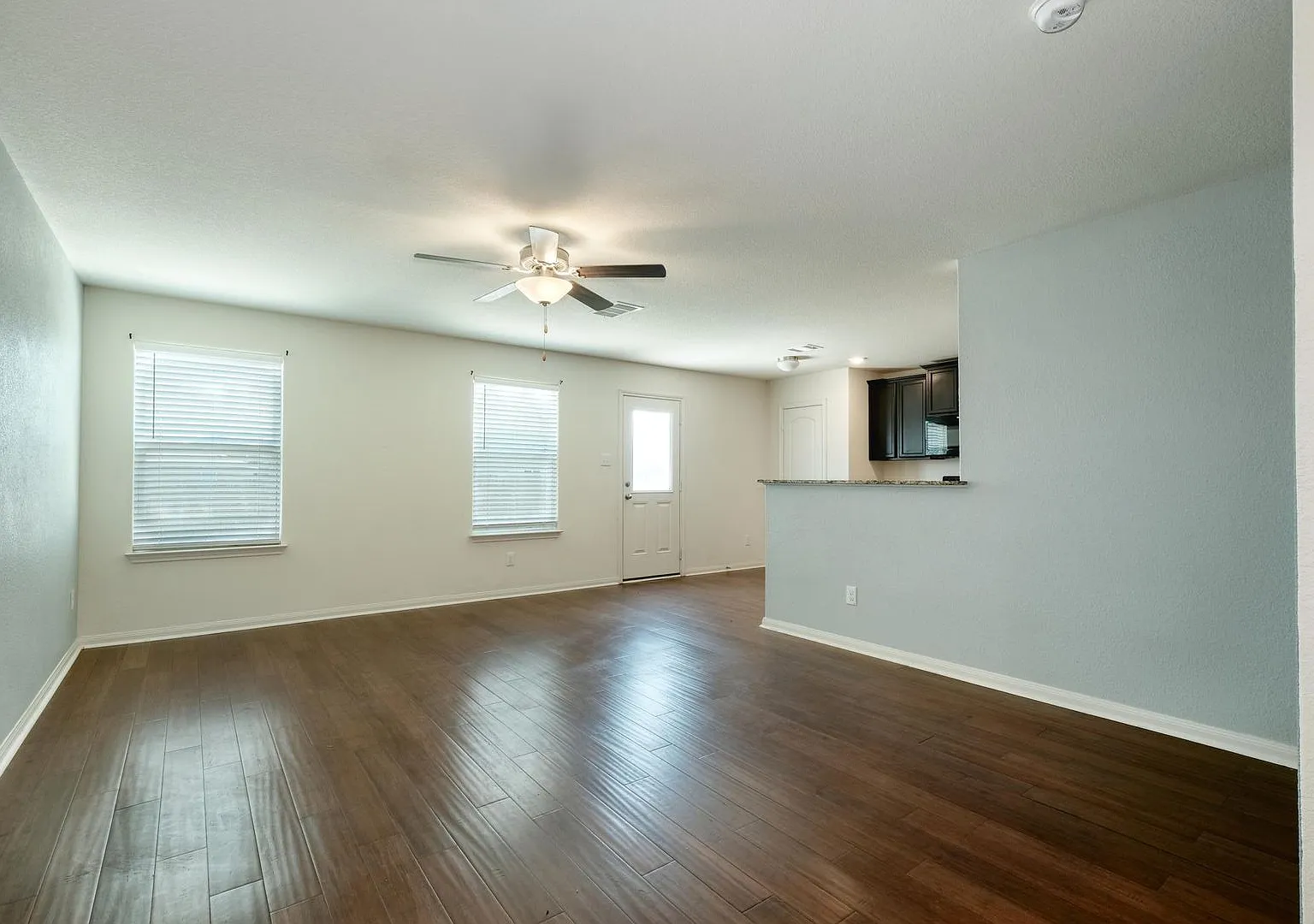 5033 Cressler Ln — Photo 2