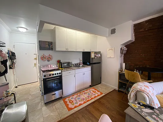 Rented by Douglas Elliman | media 13