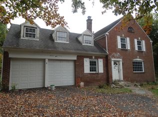 8 West Rd, Troy, NY 12180