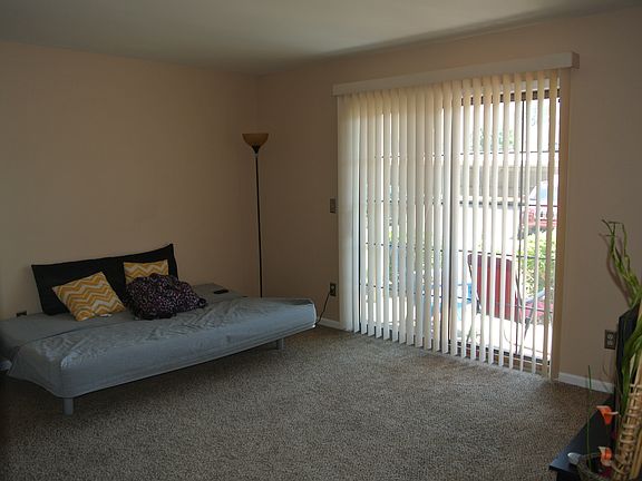 4th image of 245 Brookwood Dr Unit 14