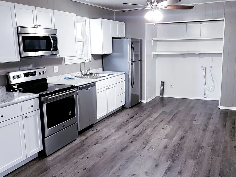 1501 W Blvd — Photo 20