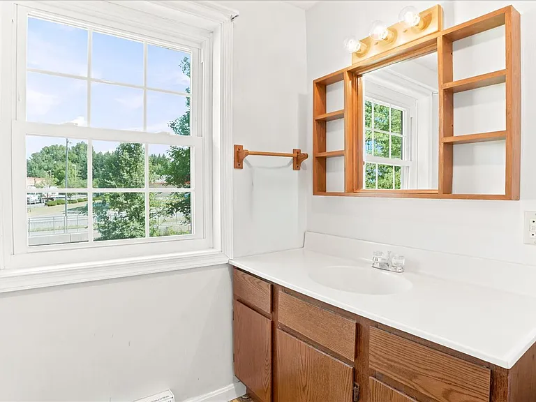 102 Linwood Ct — Photo 68