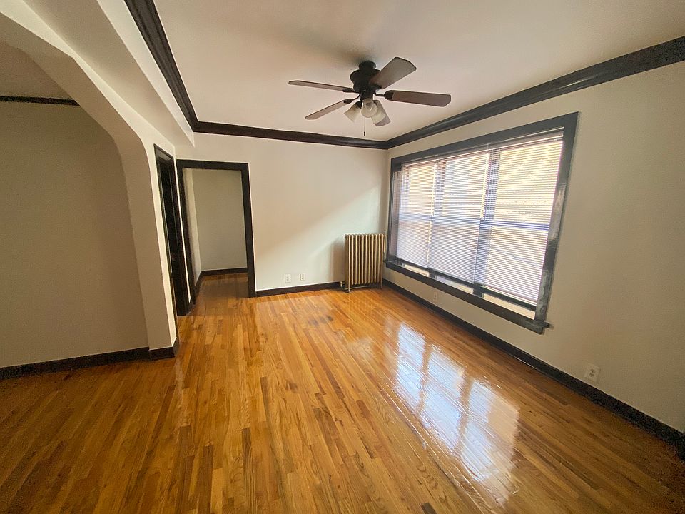 1st image of 849 W Montrose Ave #206