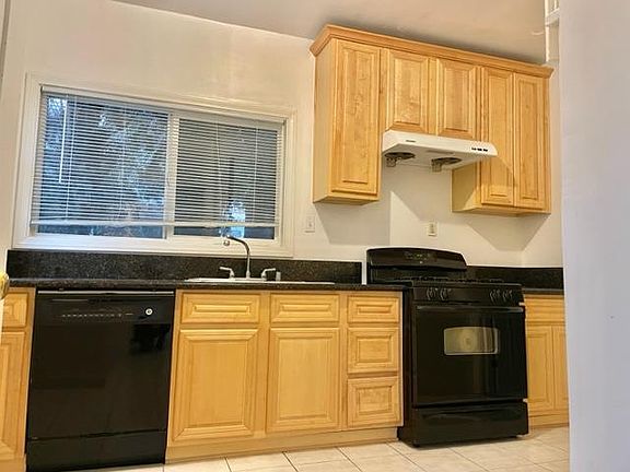 5th image of 1647 N Lake Ave APT 3