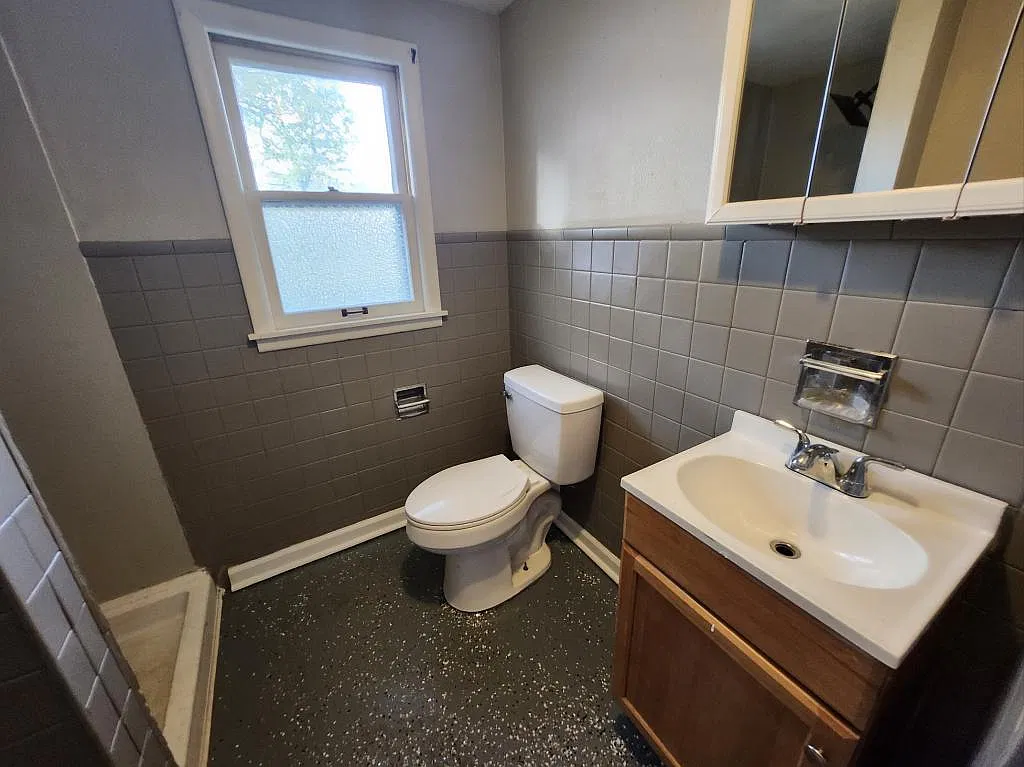 1483 W Greendell Dr — Photo 1