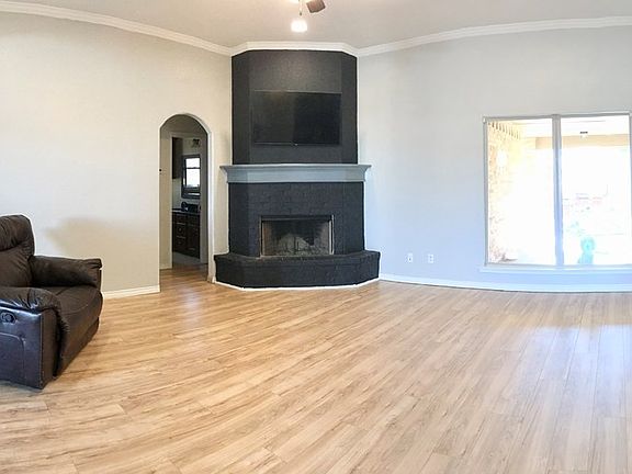 4th image of 18 NW Grace Dr