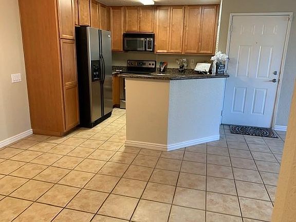 4th image of 78650 Avenue 42 APT 203