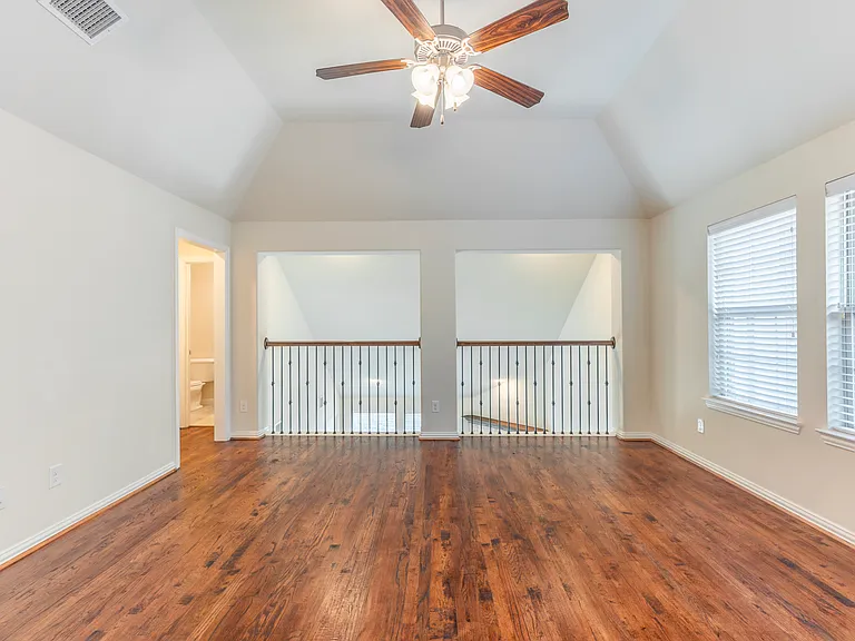 825 Warwick Blvd — Photo 16