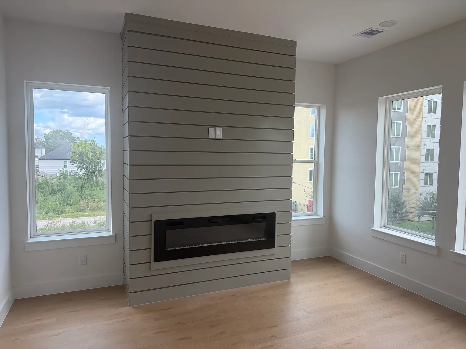 5 bed, 3000 sqft, $5,500 — Photo 2