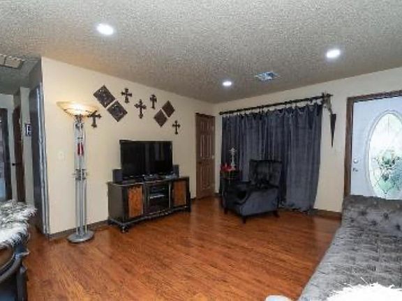 5th image of 1004 S Iowa Ave