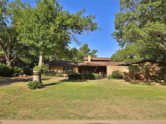 2nd image of 748 Westwood Dr