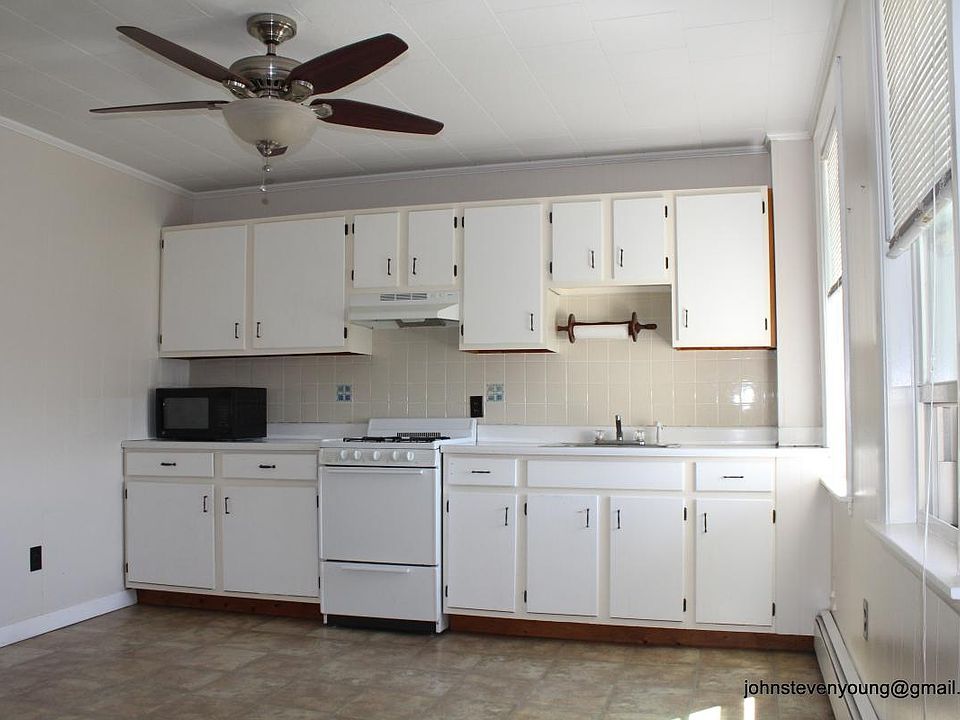 2nd image of 151 Leyden St APT 3