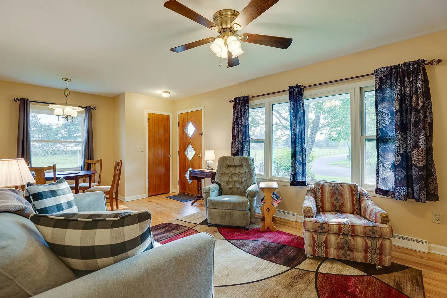 2 bed, 1.0 bath, 893 sqft, $2,645 — Photo 3