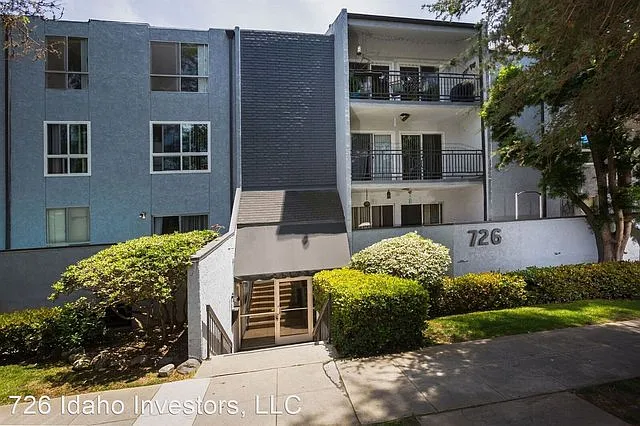 4 bed, 1600 sqft, $5,998 — Photo 1