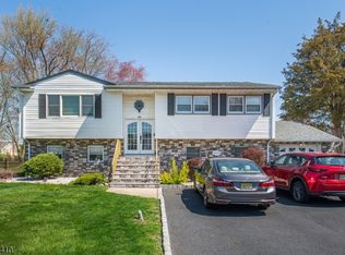 10 Addison Dr, Fairfield, NJ 07004
