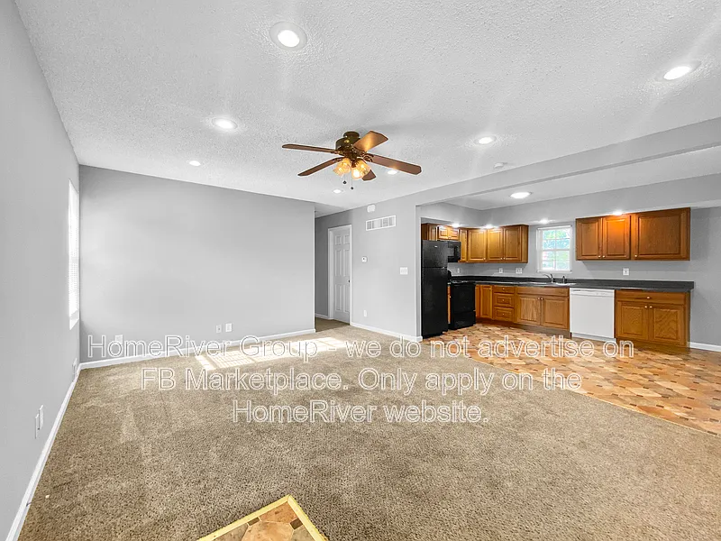 3 bed, 2.0 bath, 912 sqft, $1,525 — Photo 4